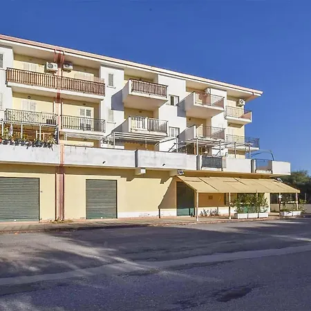 1 Bedroom Gorgeous In Apartamento Lamezia Terme